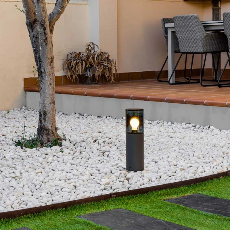 Kila - Borne extérieure en acier et verre, style contemporain
