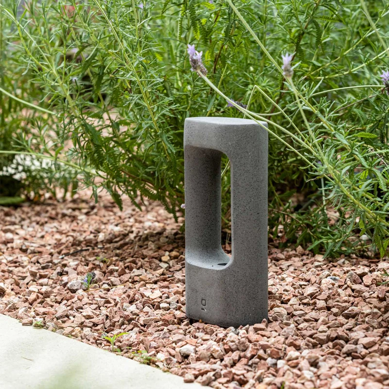 Totem - Borne LED en béton, style contemporain