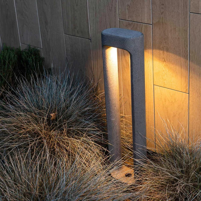 Totem - Borne LED en béton, style contemporain