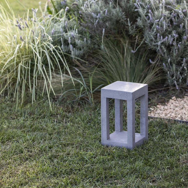 Pilo - Borne LED en béton, style contemporain