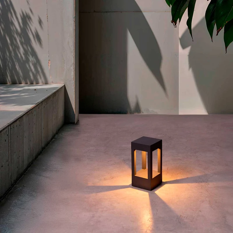 Agra - Potelet LED en acier, style contemporain