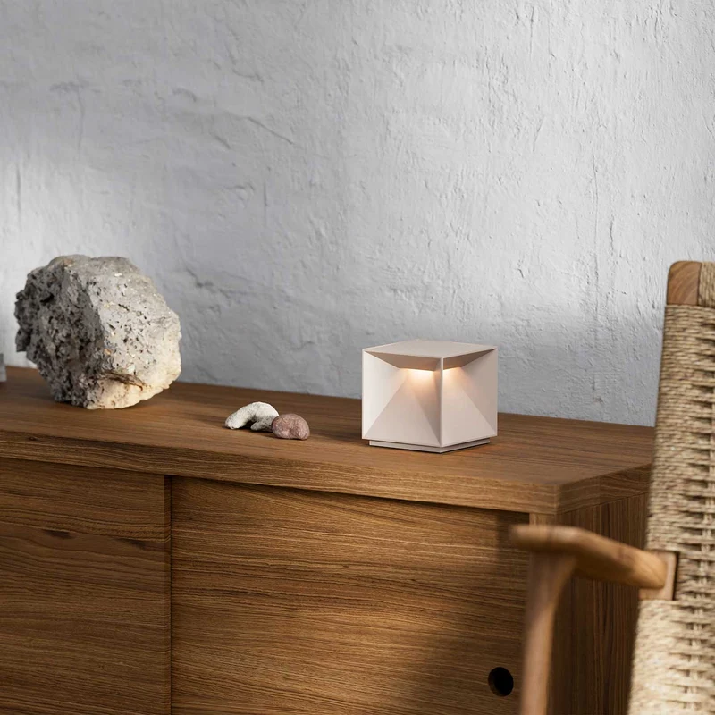 Nutalis - Lampe à poser LED sans fil IP54 en acier laqué, style minimaliste