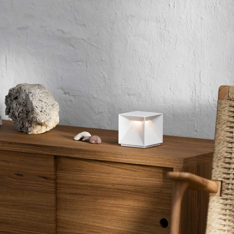 Nutalis - Lampe à poser LED sans fil IP54 en acier laqué, style minimaliste