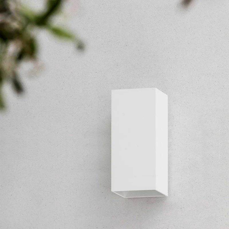 Kov - Applique murale LED cubique d’extérieur en acier, style contemporain