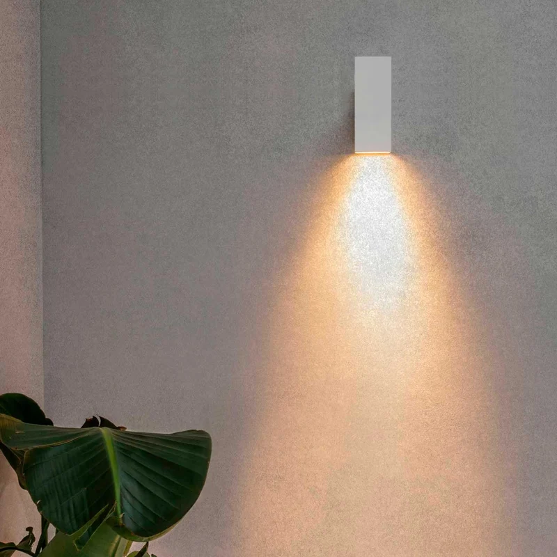 Kov - Applique murale LED cubique d’extérieur en acier, style contemporain