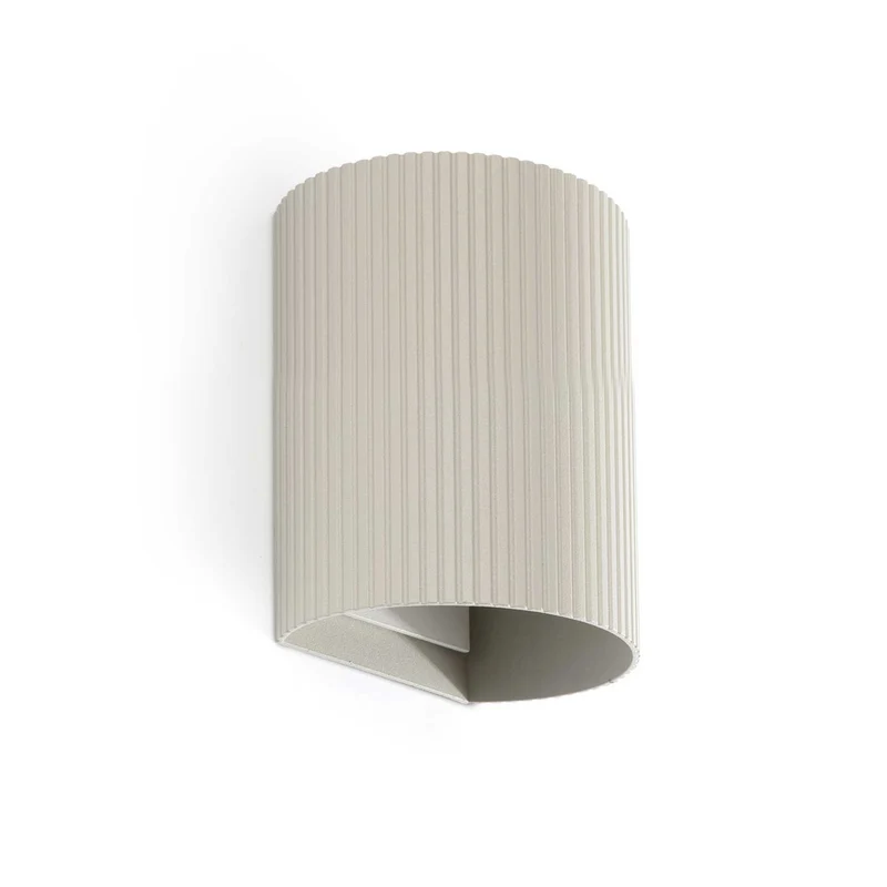 Sole - Applique murale cannelée en acier, style contemporain