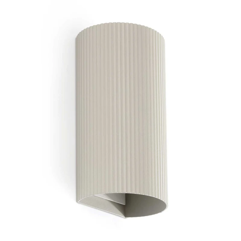 Sole - Applique murale cannelée en acier, style contemporain