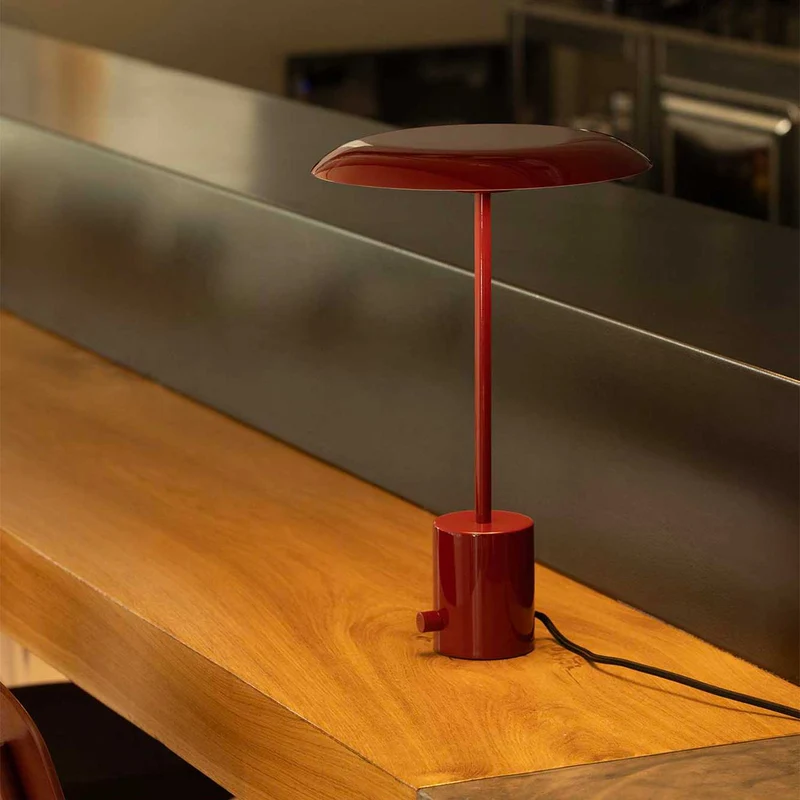 Hoshi - Lampe à poser en acier, style contemporain