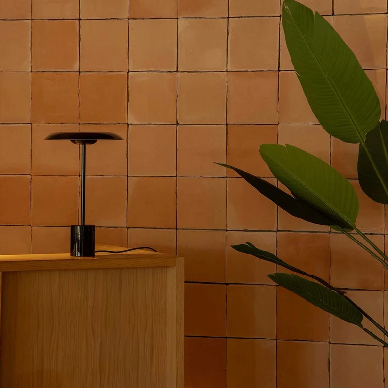 Hoshi - Lampe à poser en acier, style contemporain