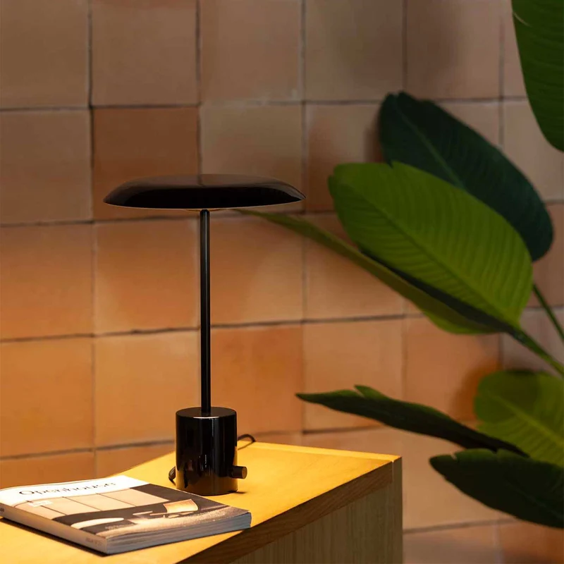 Hoshi - Lampe à poser en acier, style contemporain
