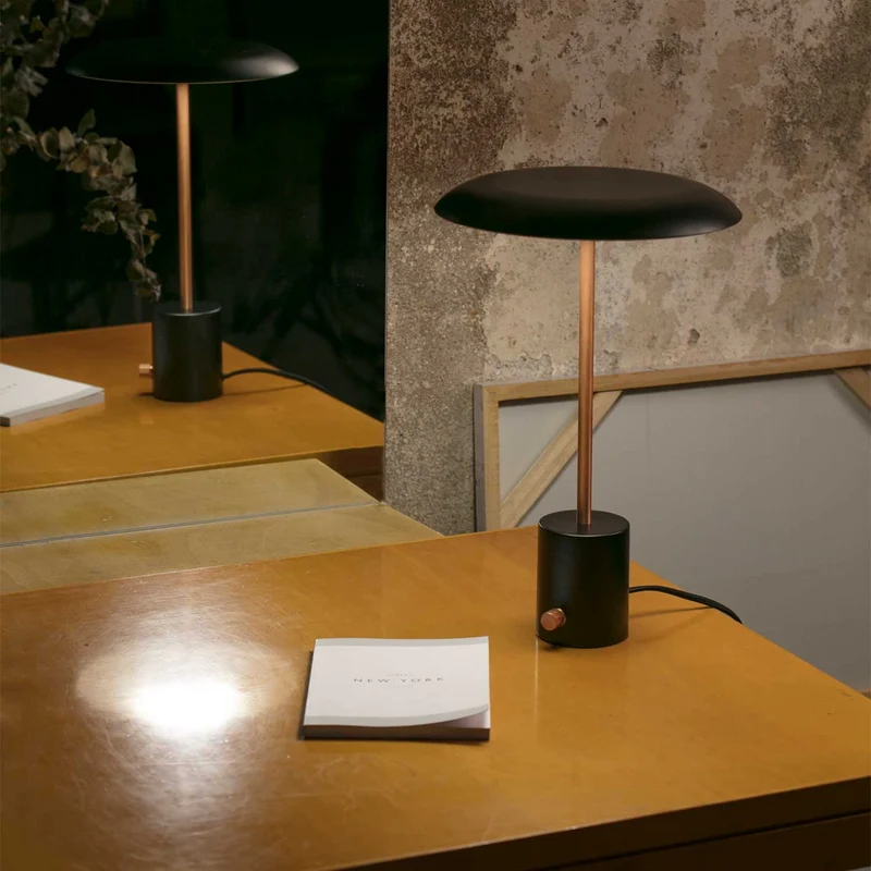 Hoshi - Lampe à poser en acier, style contemporain