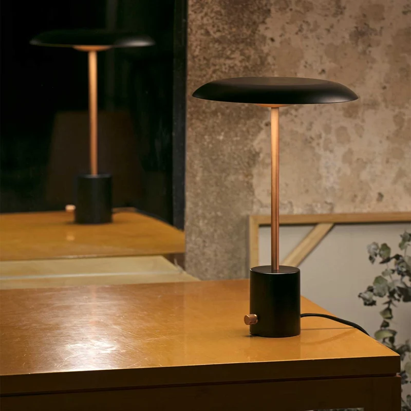 Hoshi - Lampe à poser en acier, style contemporain