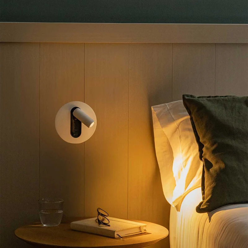 Timit - Applique murale LED avec liseuse USB en acier et verre, style contemporain
