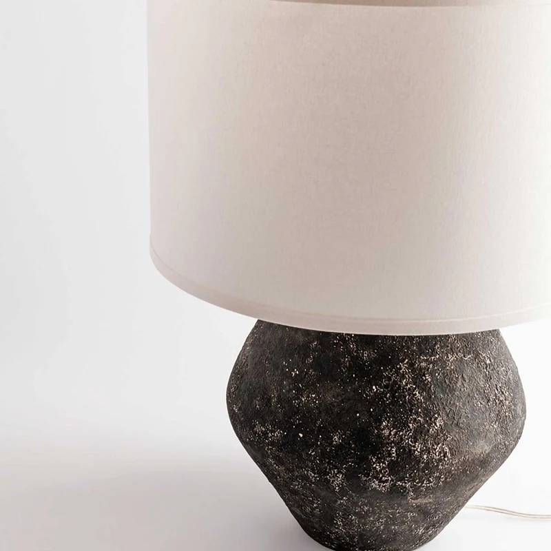 Artifact - Lampe à poser en pierre de lave et lin, style ethnique