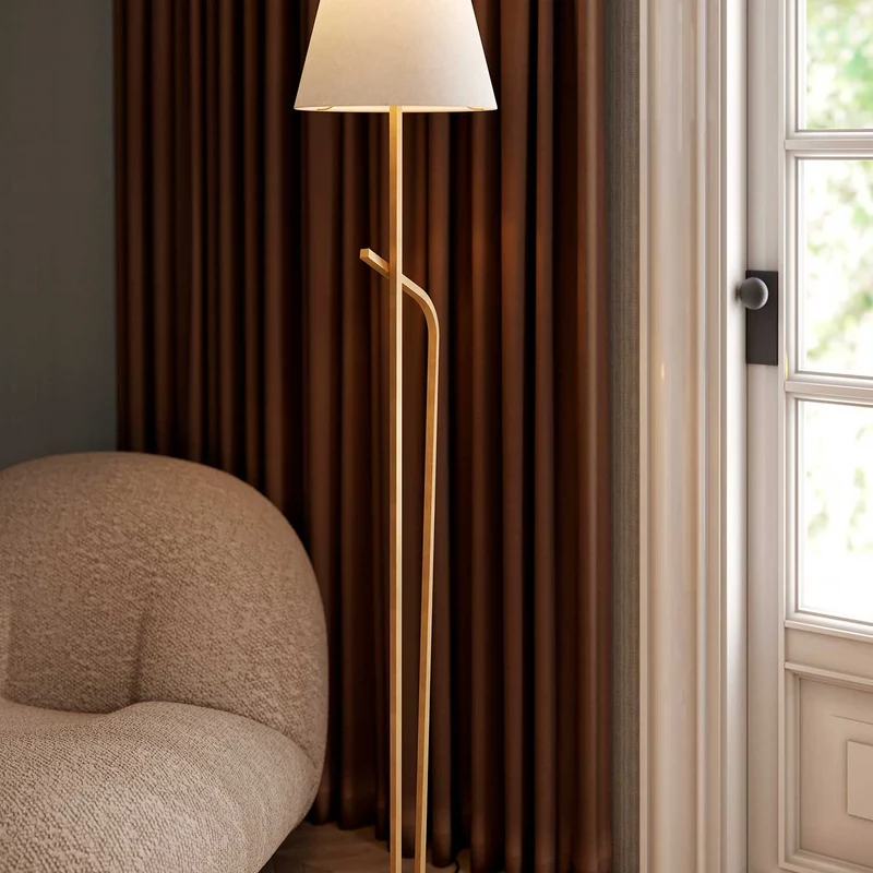 Pearce - Lampadaire en laiton patiné et lin, style vintage