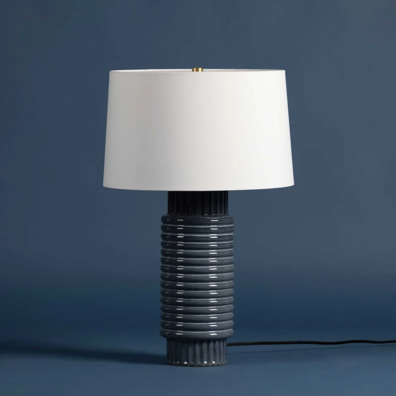 Broderick - Lampe à poser en céramique et lin, style contemporain