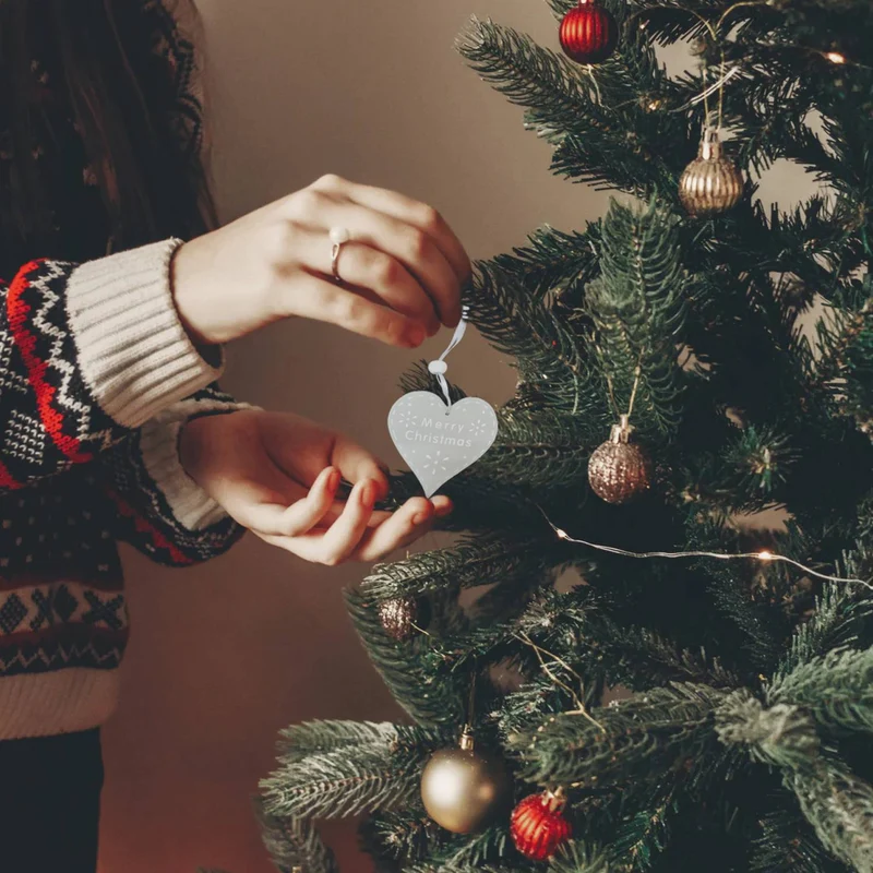 Set due targhette in legno a forma di cuore con frase Merry Christmas, decorazione natalizia, ghirlanda da appendere sull'albero, in casa, bagno, cucina, porta d'ingresso