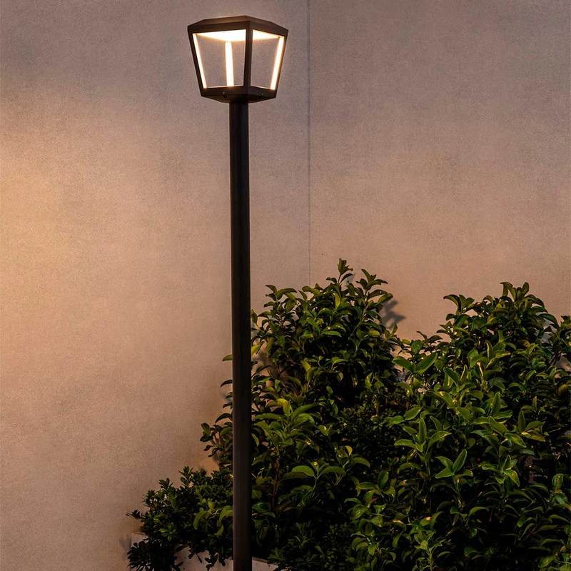 Plaza - Lampadaire LED en acier, style contemporain