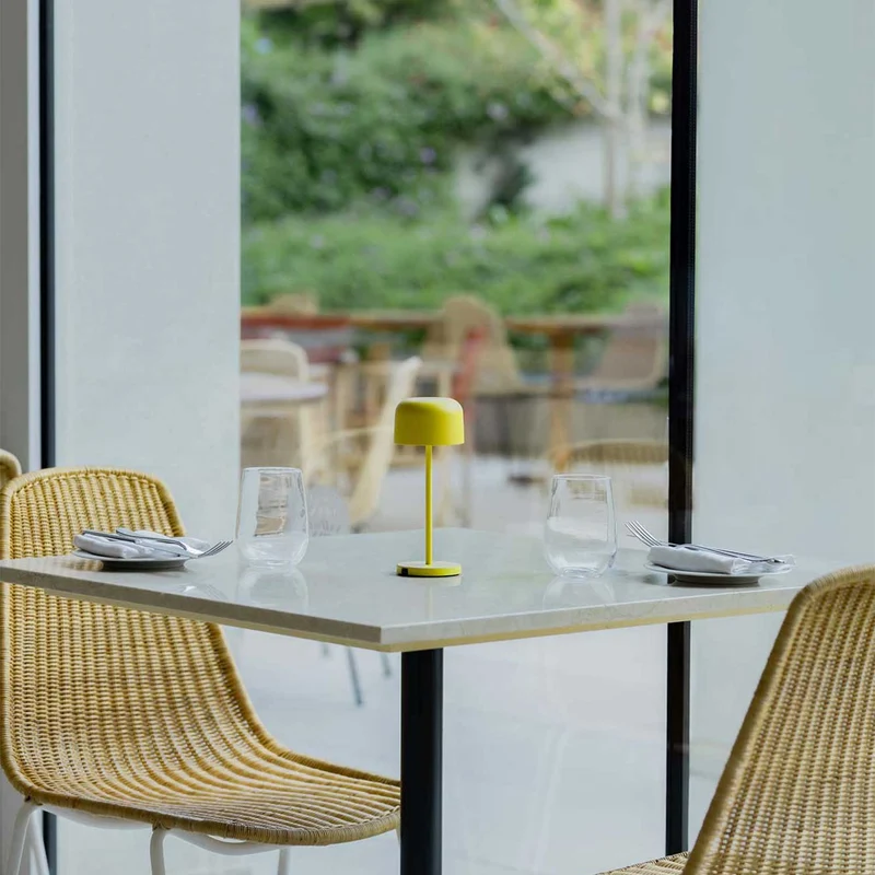 Mavis - Lampe à poser sans fil en acier, style contemporain