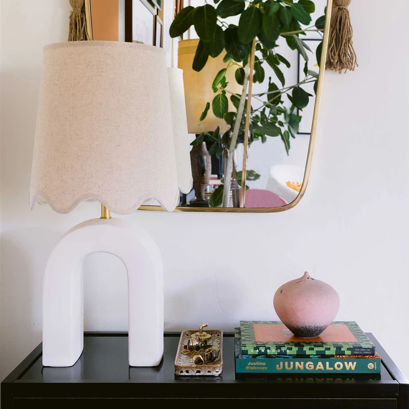 Roshani - Lampe à poser en céramique blanche et lin, style contemporain