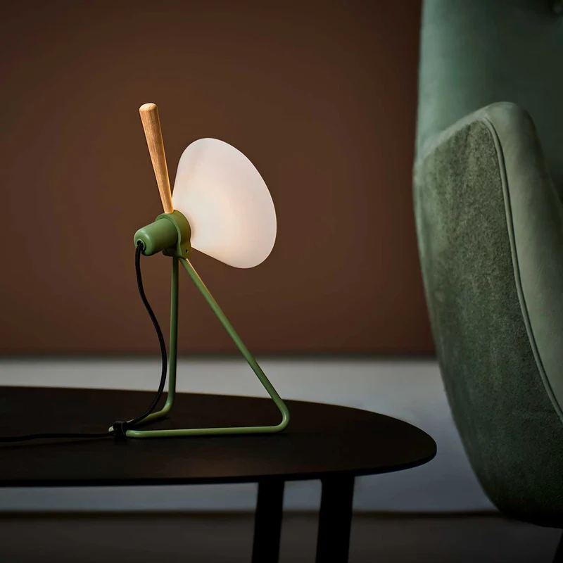 Model 356 Spot - Lampe à poser en acier, ABS et chêne, style industriel