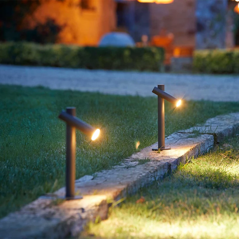 Tik - Potelet LED en acier et polyéthylène, style contemporain, faisceau direct