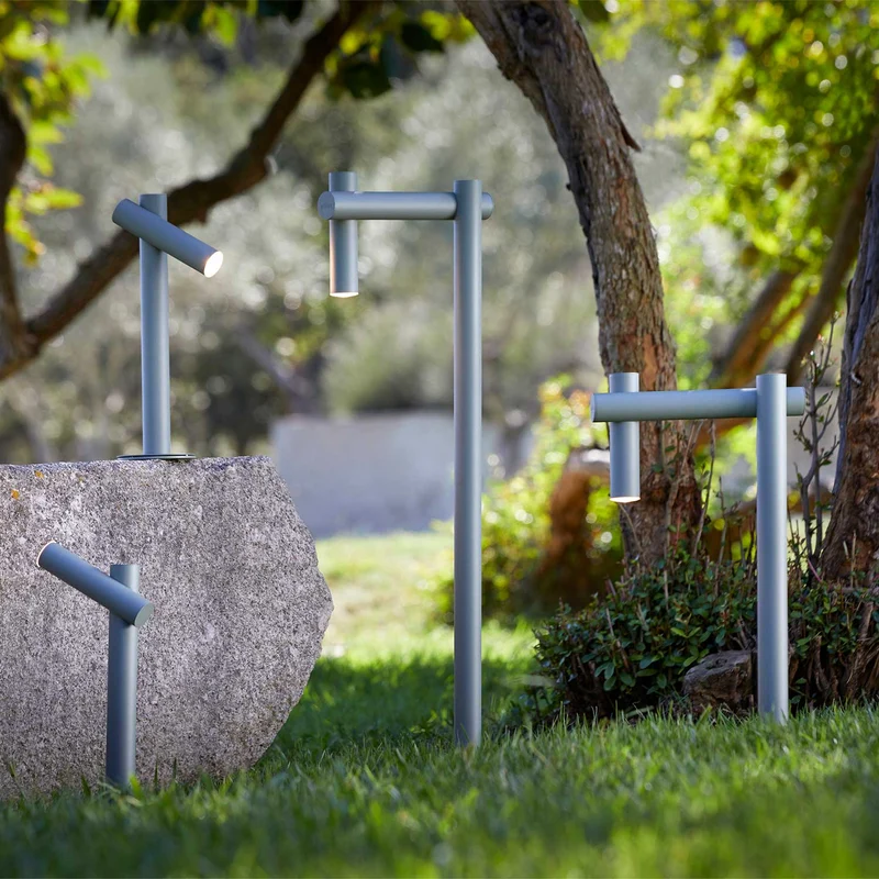 Tik - Potelet LED en acier et polyéthylène, style contemporain, faisceau direct