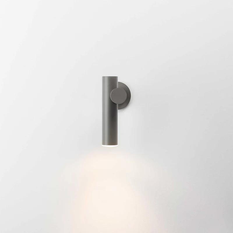 Tik - Applique murale LED IP65 en acier et polyéthylène, style contemporain, H 15,5 cm