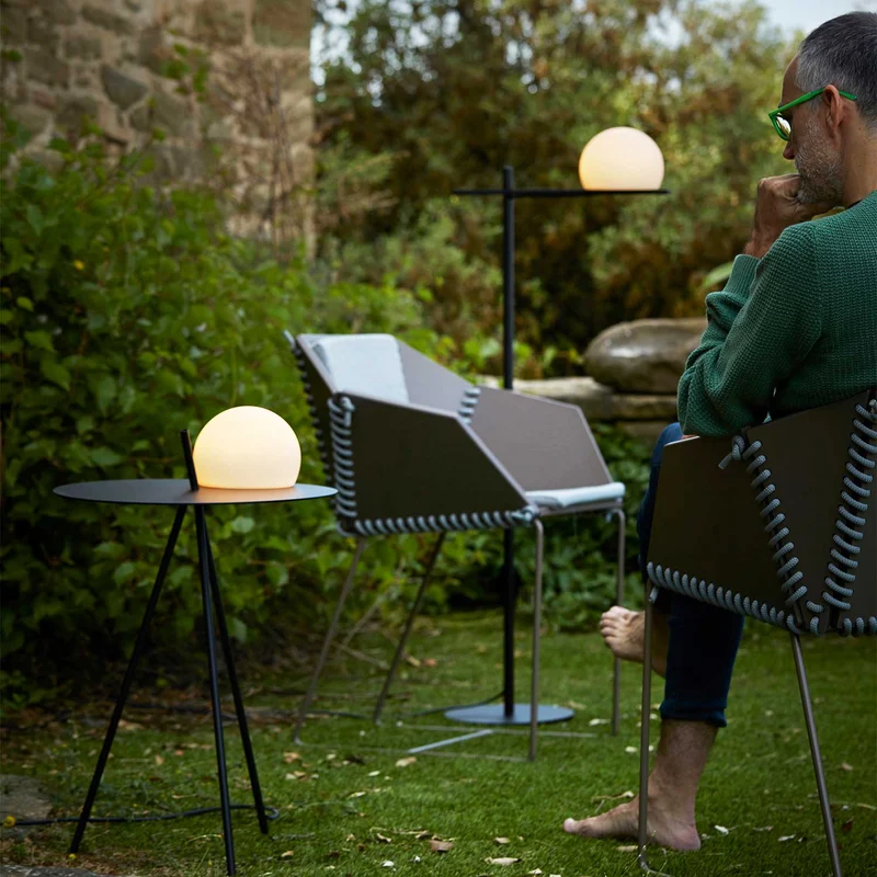 Circ - Lampadaire extérieur LED IP55 en acier et polyéthylène, style contemporain