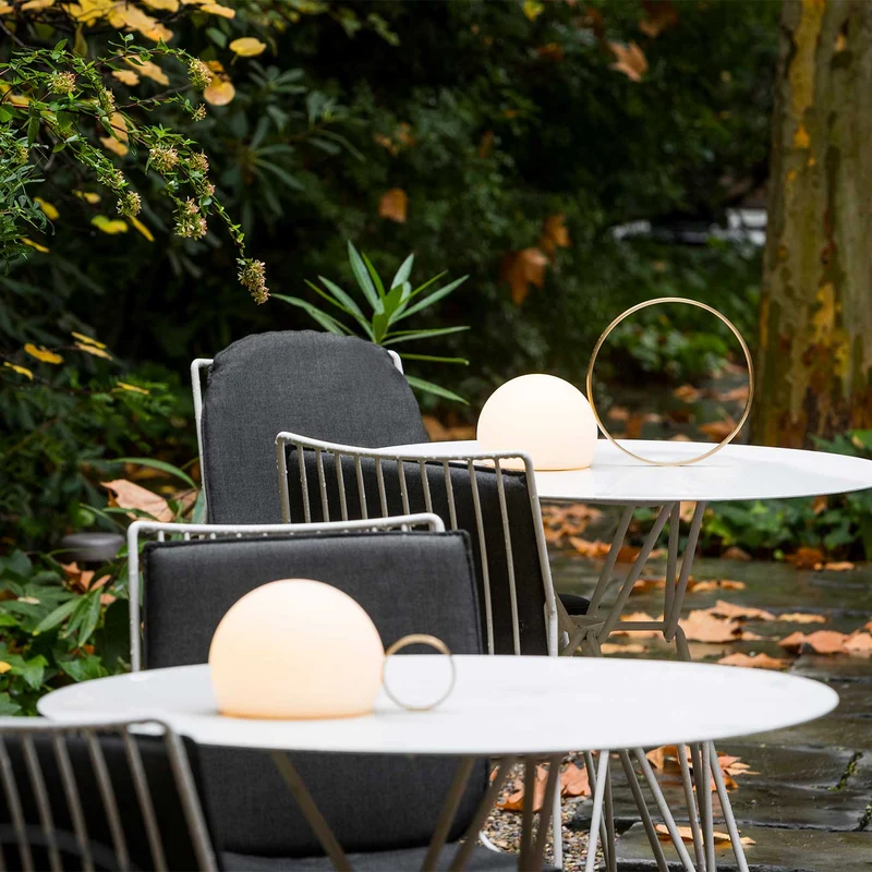 Circ - Lampe à poser sans fil LED IP67 en acier et polyéthylène, style contemporain
