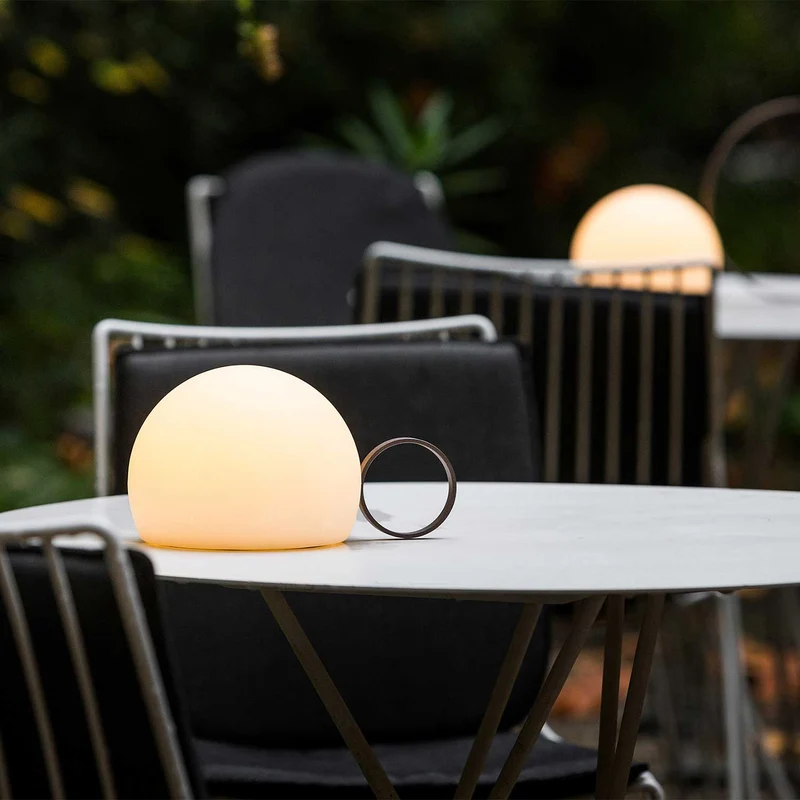 Circ - Lampe à poser sans fil LED IP67 en acier et polyéthylène, style contemporain