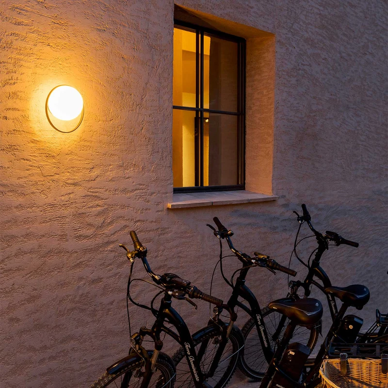 Circ - Applique murale LED IP55 en acier et polyéthylène, style contemporain, Ø 22,4 cm