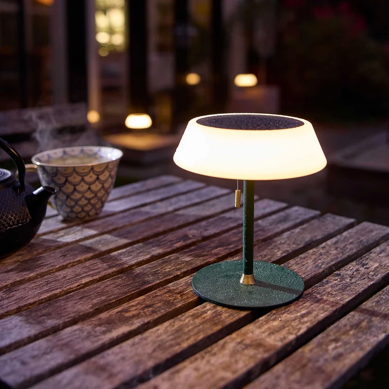 Solar - Lampe solaire LED en métal, style contemporain