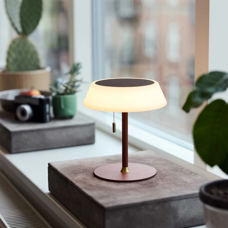 Solar - Lampe solaire LED en métal, style contemporain