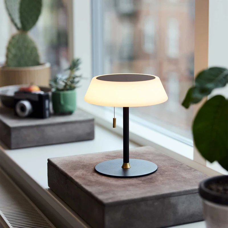 Solar - Lampe solaire LED en métal, style contemporain
