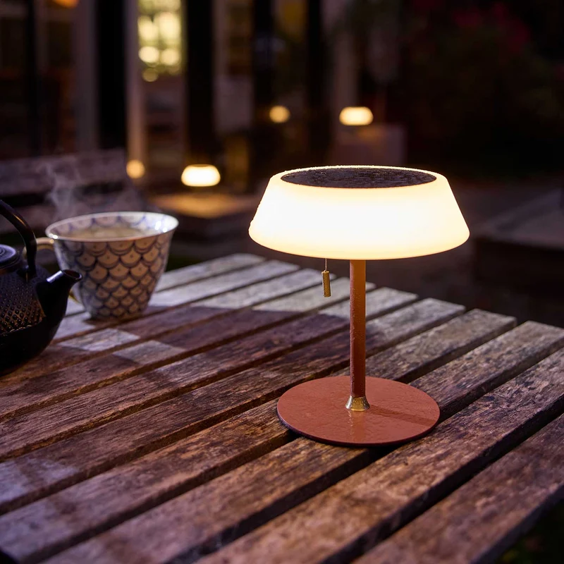 Solar - Lampe solaire LED en métal, style contemporain