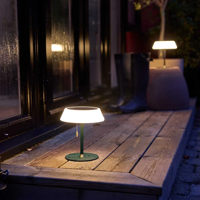 Solar - Lampe solaire LED en métal, style contemporain