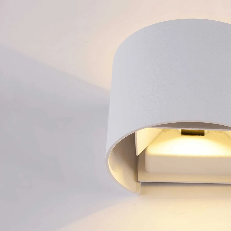 Fulton - Applique murale LED arrondie d’extérieur en acier, style contemporain