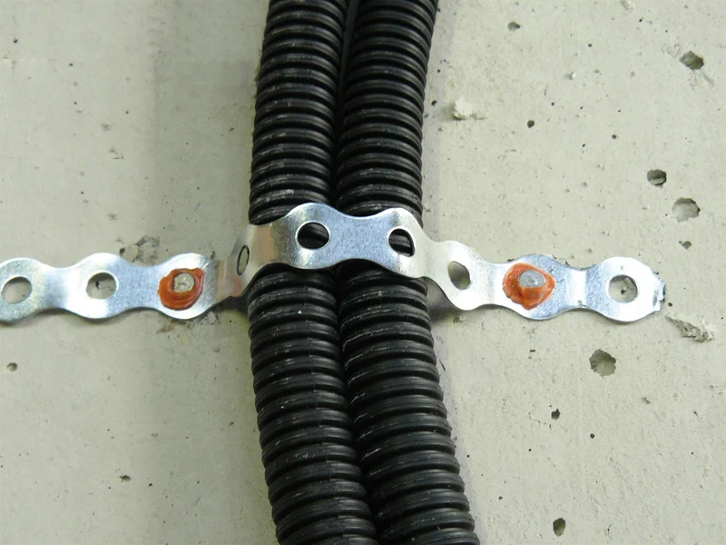 Banda Perforata Elematic per Fissaggi 12mm Rotolo 10m – 056562