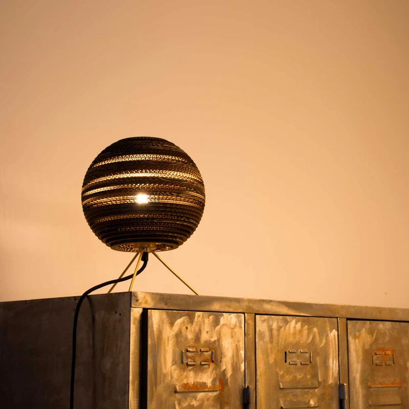 Moon Table - Lampe à poser en carton recyclé et laiton, style contemporain, H 26 cm