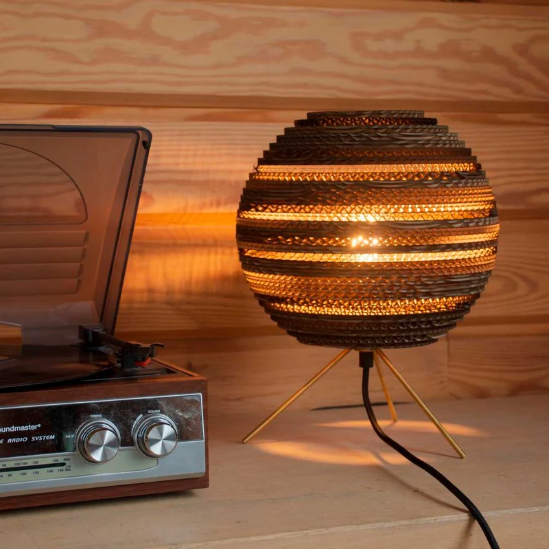 Moon Table - Lampe à poser en carton recyclé et laiton, style contemporain, H 26 cm
