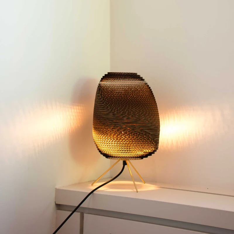 Ebey Table - Lampe à poser en carton recyclé et laiton, style contemporain, H 34 cm