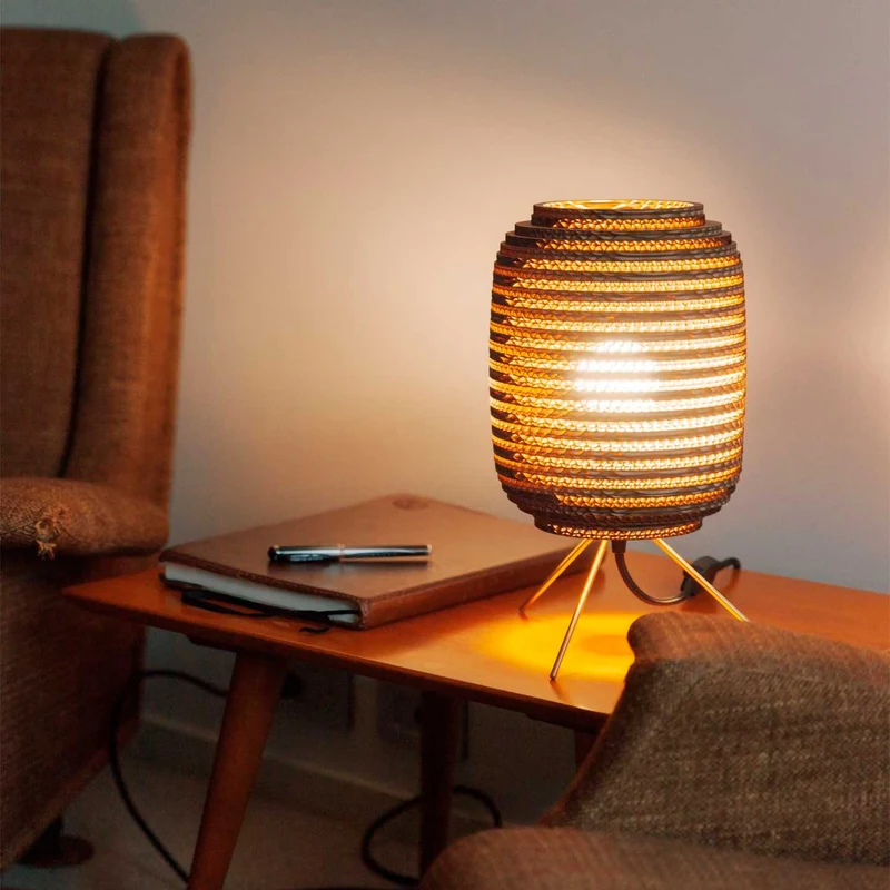 Ausi Table - Lampe à poser en carton recyclé et laiton, style contemporain, H 28 cm