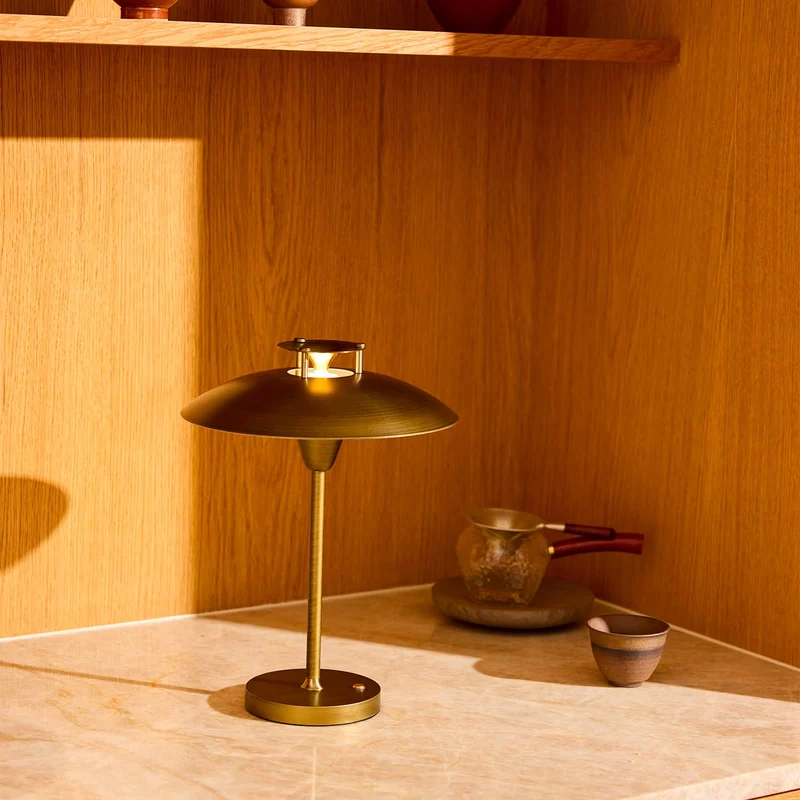 Stepp - Lampe nomade LED en métal, style vintage et industriel