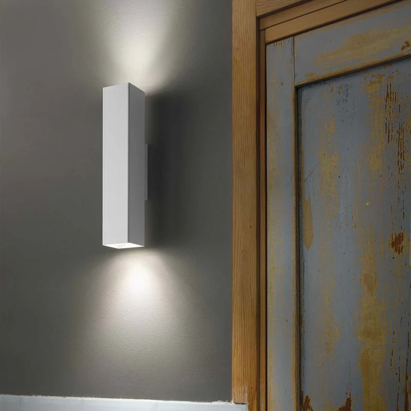 Sky - Applique murale carrée en acier, style contemporain