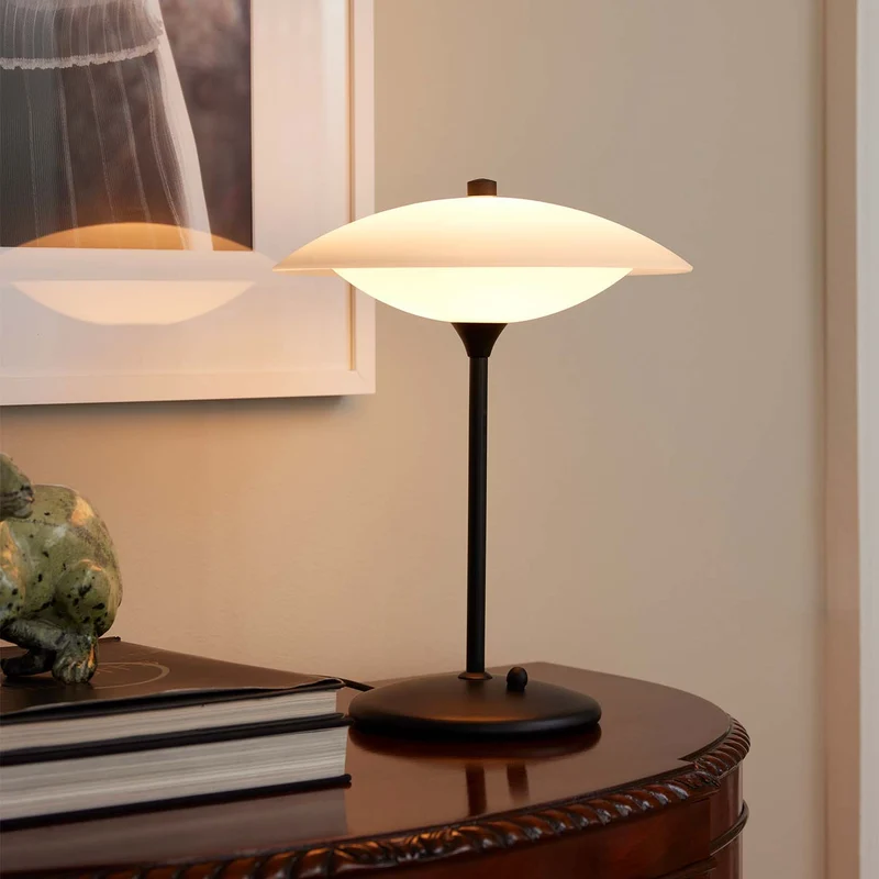 BARONI - Lampe à poser en verre opale et métal, style vintage et industriel
