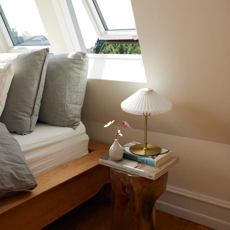 PARIS - Lampe à poser en ABS plissé et métal, style contemporain et Art déco