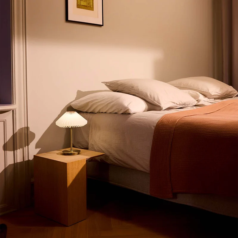 PARIS TO GO - Lampe nomade LED en ABS plissé et métal, style Art déco