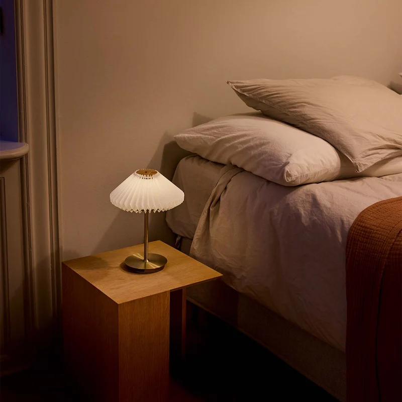 PARIS TO GO - Lampe nomade LED en ABS plissé et métal, style Art déco