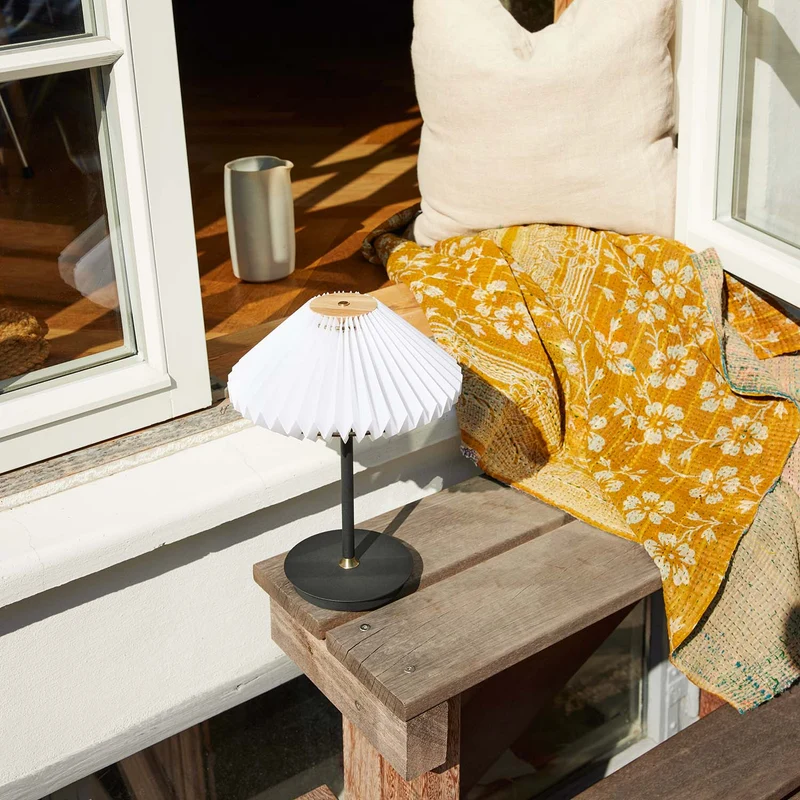 PARIS TO GO - Lampe nomade LED en ABS plissé et métal, style Art déco